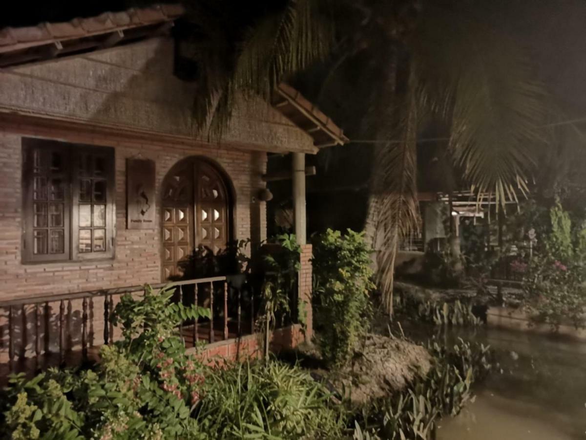 Charming Countryside Homestay Ben Tre Eksteriør billede